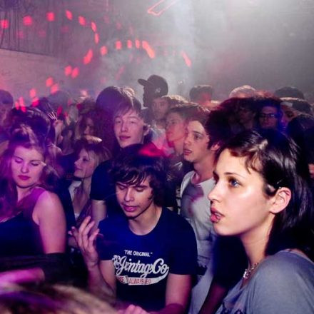 BOUNCE pres. ROKSONIX @ Fluc_Wanne