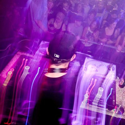 BOUNCE pres. ROKSONIX @ Fluc_Wanne