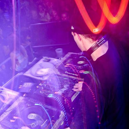 BOUNCE pres. ROKSONIX @ Fluc_Wanne