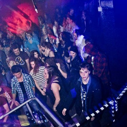 BOUNCE pres. ROKSONIX @ Fluc_Wanne