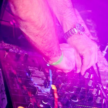 BOUNCE pres. ROKSONIX @ Fluc_Wanne