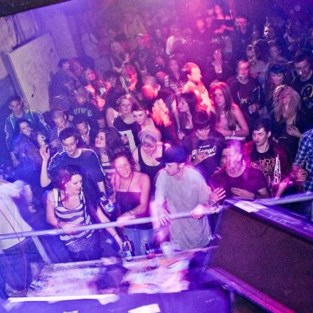 BOUNCE pres. ROKSONIX @ Fluc_Wanne