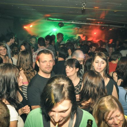 VIENNAs FIRST 90ies CLUB @ The Loft