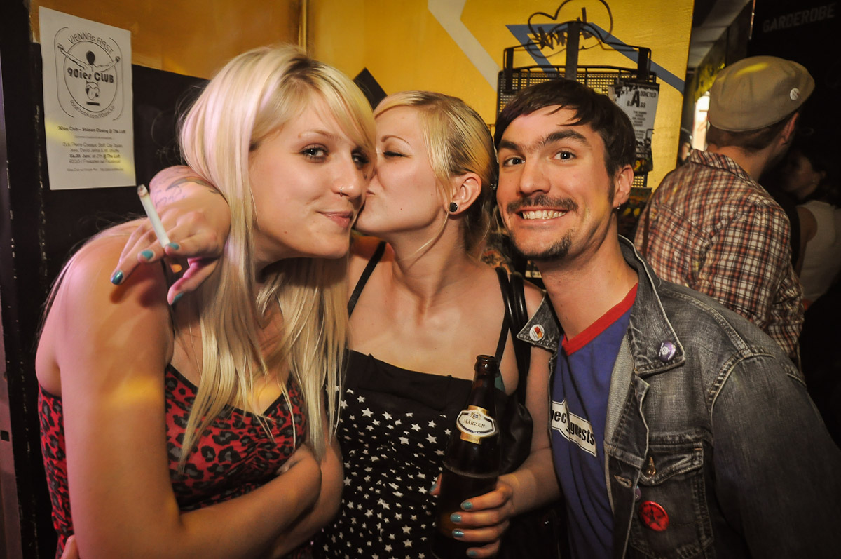 90'ies CLUB - Riot Grrrrrls vs. Raveboys @ The LOFT