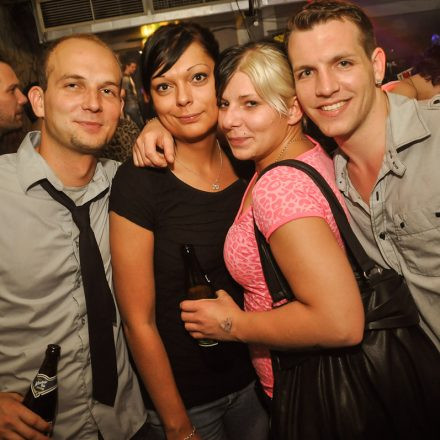 90'ies CLUB - Riot Grrrrrls vs. Raveboys @ The LOFT