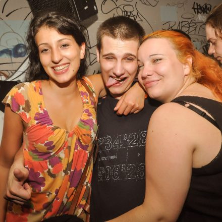 90'ies CLUB - Riot Grrrrrls vs. Raveboys @ The LOFT