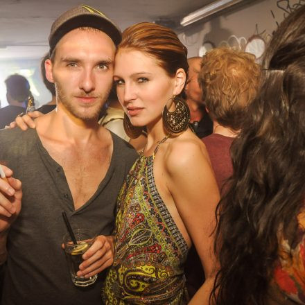 90'ies CLUB - Riot Grrrrrls vs. Raveboys @ The LOFT