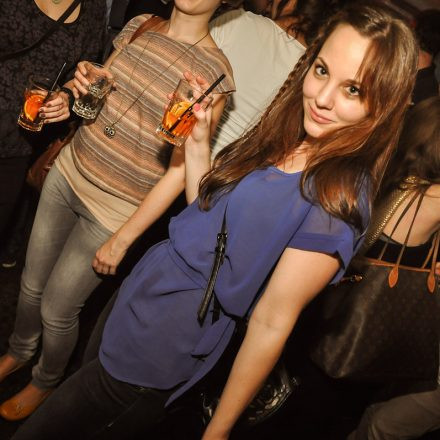 90'ies CLUB - Riot Grrrrrls vs. Raveboys @ The LOFT