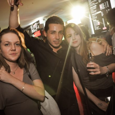 90'ies CLUB - Riot Grrrrrls vs. Raveboys @ The LOFT