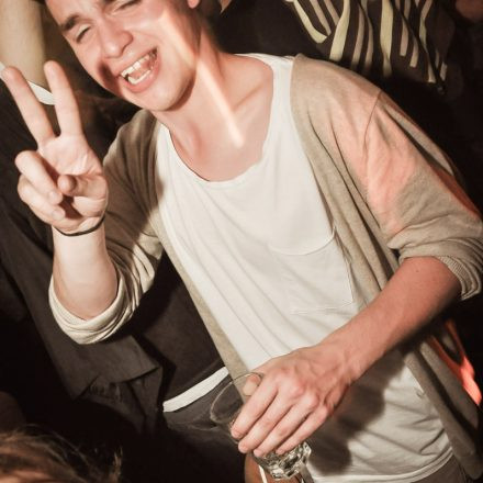 90'ies CLUB - Riot Grrrrrls vs. Raveboys @ The LOFT