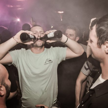 90'ies CLUB - Riot Grrrrrls vs. Raveboys @ The LOFT