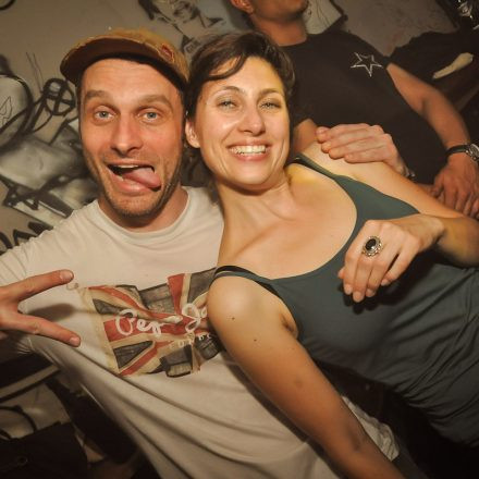 90'ies CLUB - Riot Grrrrrls vs. Raveboys @ The LOFT