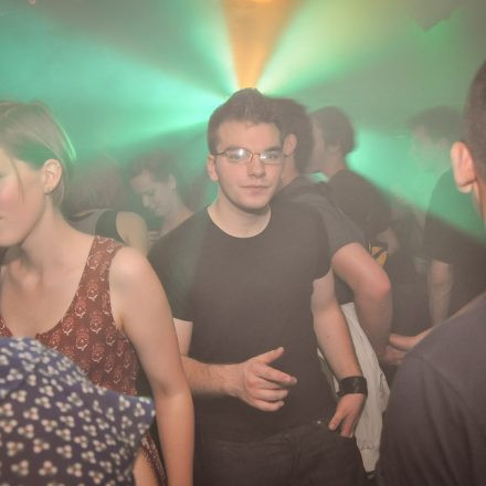 90'ies CLUB - Riot Grrrrrls vs. Raveboys @ The LOFT