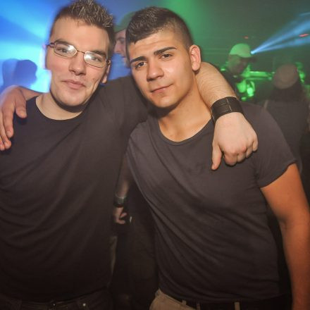 90'ies CLUB - Riot Grrrrrls vs. Raveboys @ The LOFT