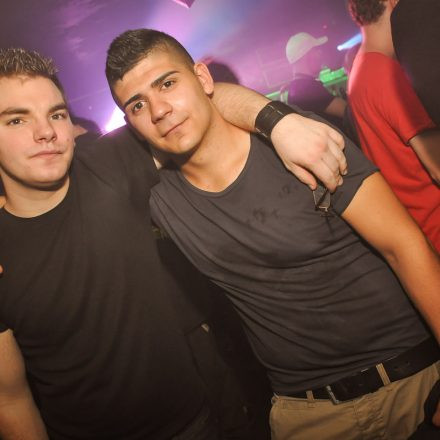 90'ies CLUB - Riot Grrrrrls vs. Raveboys @ The LOFT