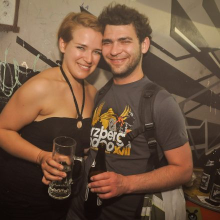 90'ies CLUB - Riot Grrrrrls vs. Raveboys @ The LOFT