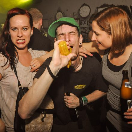 90'ies CLUB - Riot Grrrrrls vs. Raveboys @ The LOFT