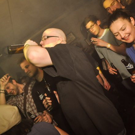 90'ies CLUB - Riot Grrrrrls vs. Raveboys @ The LOFT