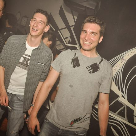 90'ies CLUB - Riot Grrrrrls vs. Raveboys @ The LOFT