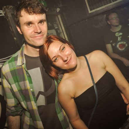 90'ies CLUB - Riot Grrrrrls vs. Raveboys @ The LOFT