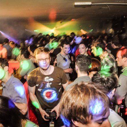 90'ies CLUB - Riot Grrrrrls vs. Raveboys @ The LOFT