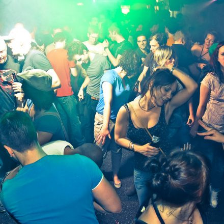 90'ies CLUB - Riot Grrrrrls vs. Raveboys @ The LOFT