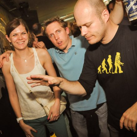 90'ies CLUB - Riot Grrrrrls vs. Raveboys @ The LOFT