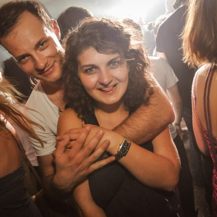 90'ies CLUB - Riot Grrrrrls vs. Raveboys @ The LOFT