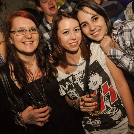 90'ies CLUB - Riot Grrrrrls vs. Raveboys @ The LOFT