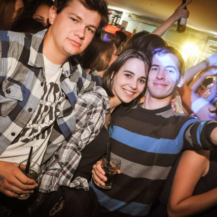 90'ies CLUB - Riot Grrrrrls vs. Raveboys @ The LOFT