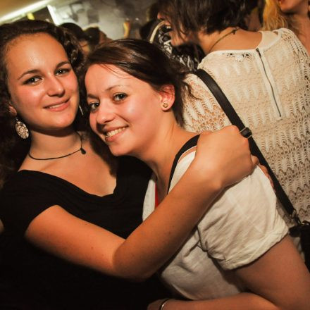 90'ies CLUB - Riot Grrrrrls vs. Raveboys @ The LOFT