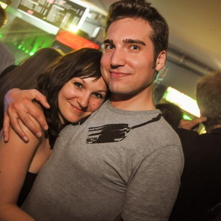 90'ies CLUB - Riot Grrrrrls vs. Raveboys @ The LOFT