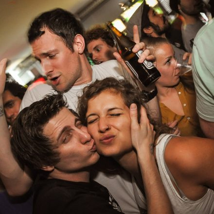 90'ies CLUB - Riot Grrrrrls vs. Raveboys @ The LOFT