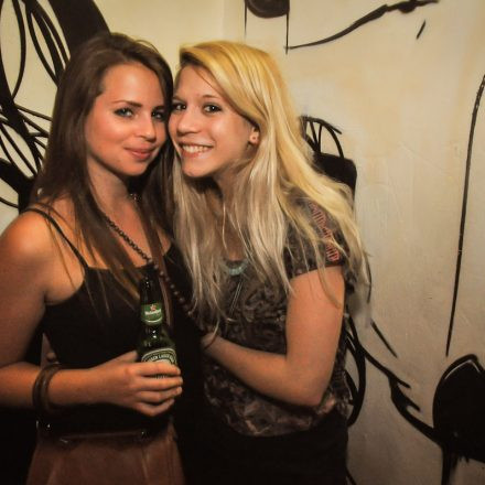 90'ies CLUB - Riot Grrrrrls vs. Raveboys @ The LOFT