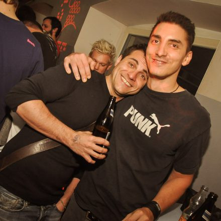 90'ies CLUB - Riot Grrrrrls vs. Raveboys @ The LOFT