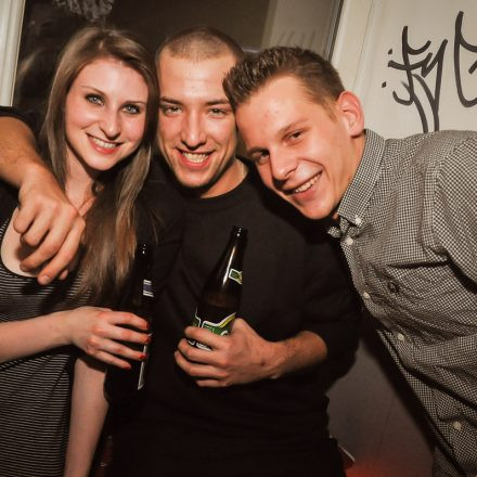 90'ies CLUB - Riot Grrrrrls vs. Raveboys @ The LOFT