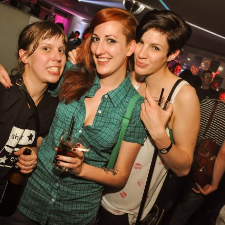 90'ies CLUB - Riot Grrrrrls vs. Raveboys @ The LOFT