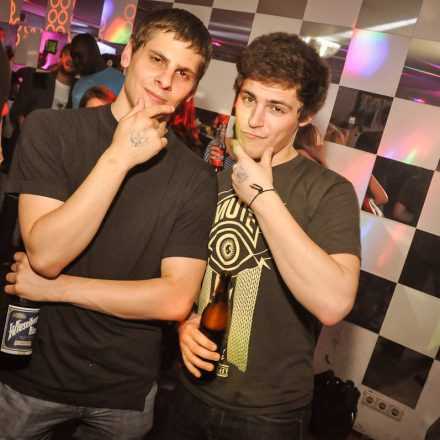 90'ies CLUB - Riot Grrrrrls vs. Raveboys @ The LOFT