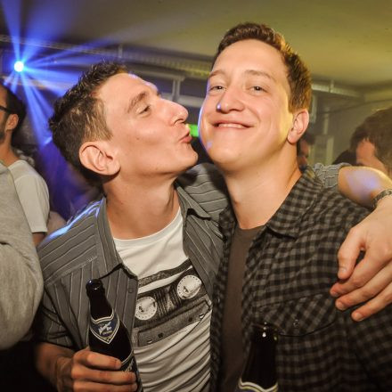 90'ies CLUB - Riot Grrrrrls vs. Raveboys @ The LOFT