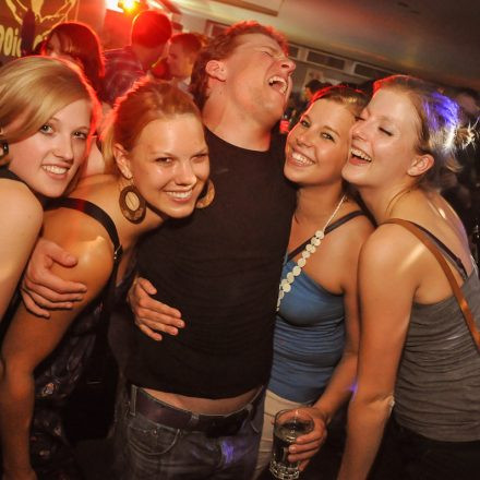 90'ies CLUB - Riot Grrrrrls vs. Raveboys @ The LOFT