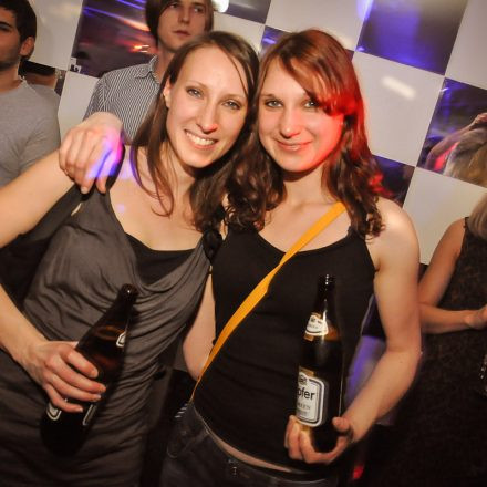 90'ies CLUB - Riot Grrrrrls vs. Raveboys @ The LOFT