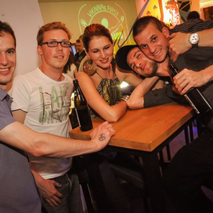 90'ies CLUB - Riot Grrrrrls vs. Raveboys @ The LOFT