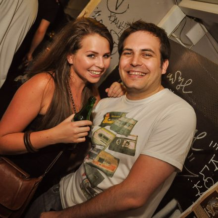 90'ies CLUB - Riot Grrrrrls vs. Raveboys @ The LOFT