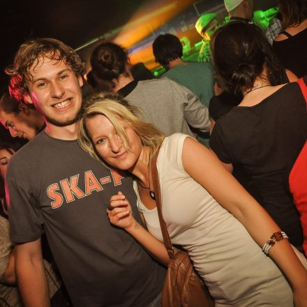 90'ies CLUB - Riot Grrrrrls vs. Raveboys @ The LOFT