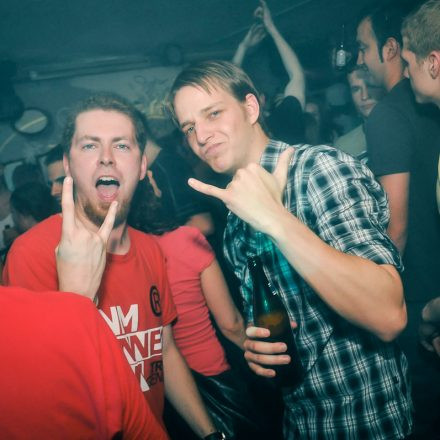 90'ies CLUB - Riot Grrrrrls vs. Raveboys @ The LOFT