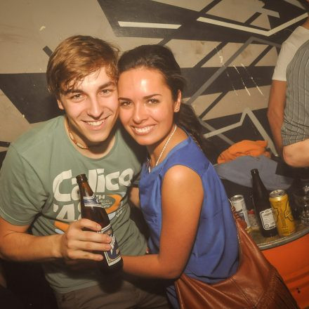 90'ies CLUB - Riot Grrrrrls vs. Raveboys @ The LOFT