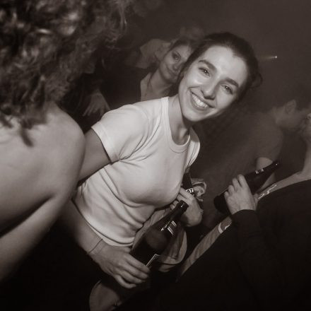 90'ies CLUB - Riot Grrrrrls vs. Raveboys @ The LOFT