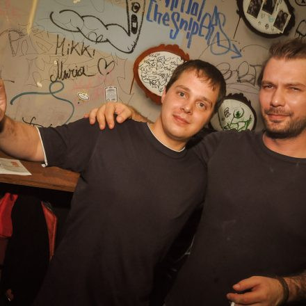 90'ies CLUB - Riot Grrrrrls vs. Raveboys @ The LOFT