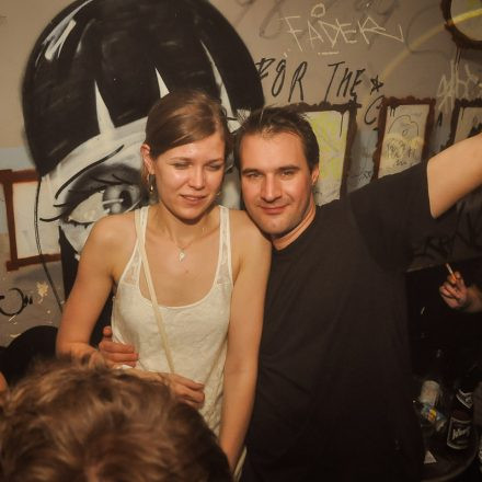 90'ies CLUB - Riot Grrrrrls vs. Raveboys @ The LOFT