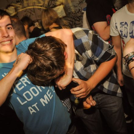 90'ies CLUB - Riot Grrrrrls vs. Raveboys @ The LOFT